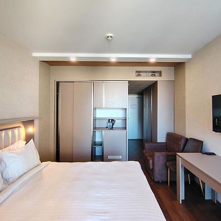 Aphrodite Apartments 巴统 外观 照片