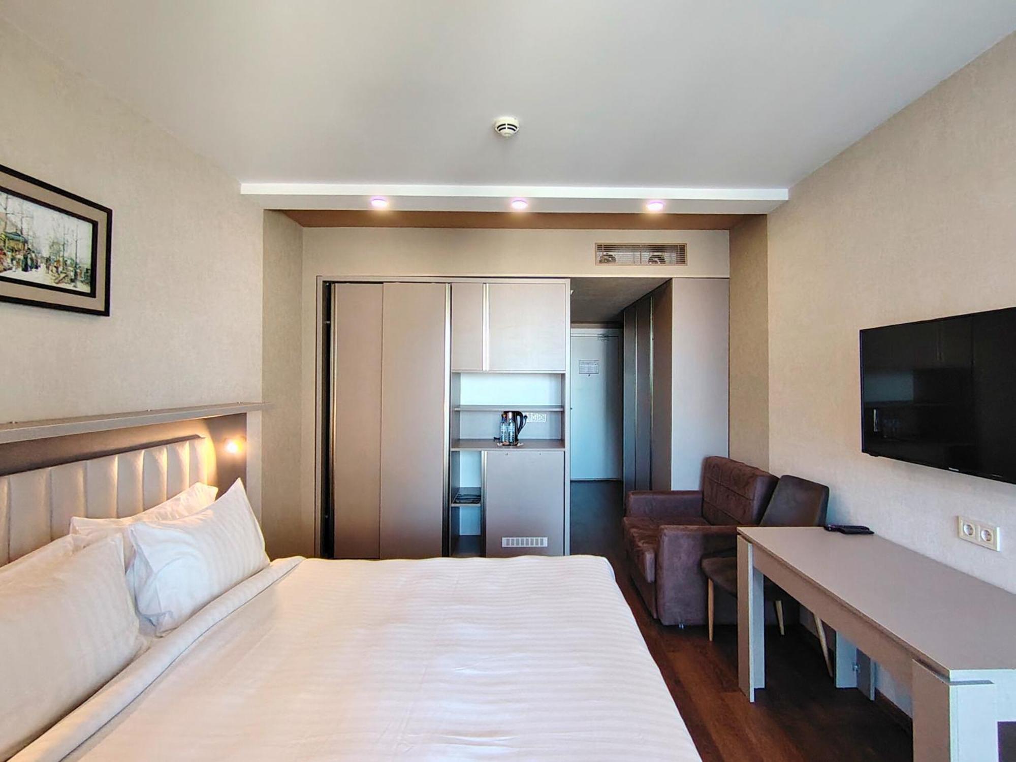 Aphrodite Apartments 巴统 外观 照片