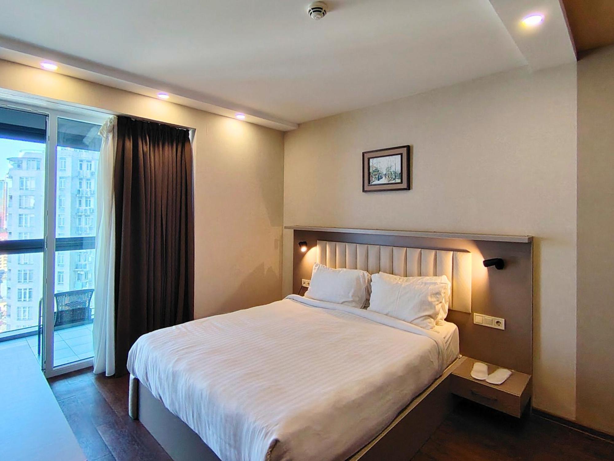 Aphrodite Apartments 巴统 外观 照片