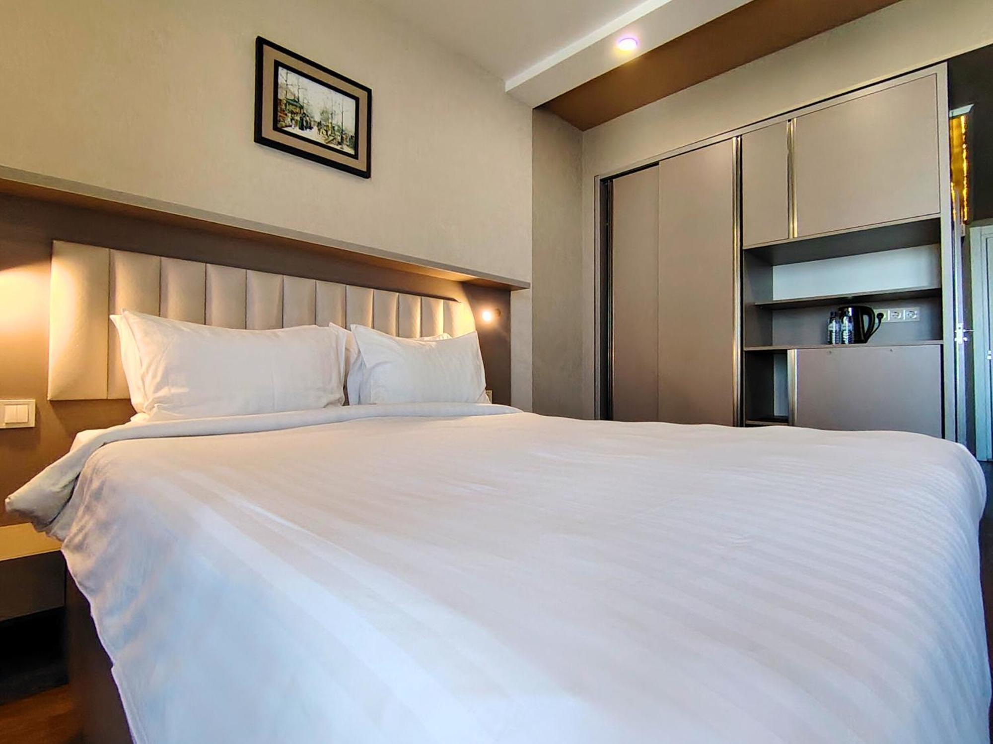 Aphrodite Apartments 巴统 外观 照片